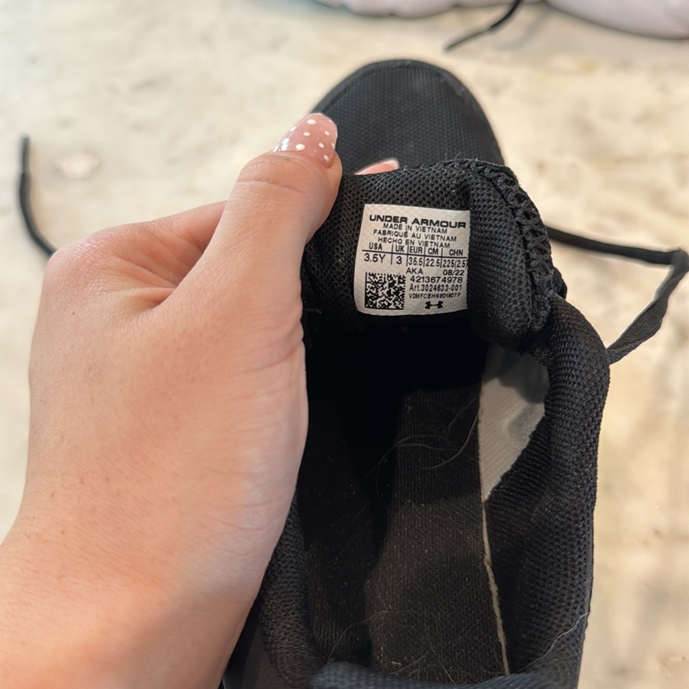 Under Armour Black and White Sneakers Sleek Design - Picture 2 of 4